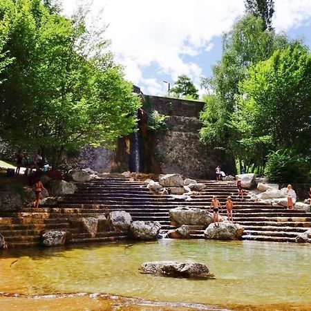 Maison Suspendue Avec Jacuzzi Privatif ポン・アン・ロワイヤン エクステリア 写真