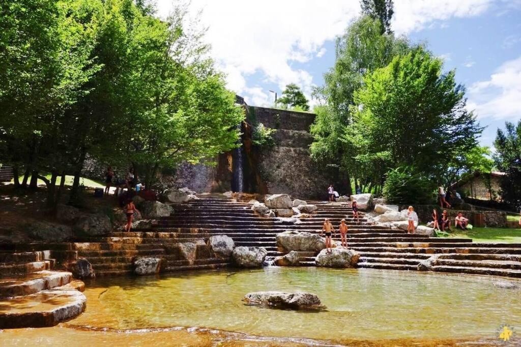 Maison Suspendue Avec Jacuzzi Privatif ポン・アン・ロワイヤン エクステリア 写真