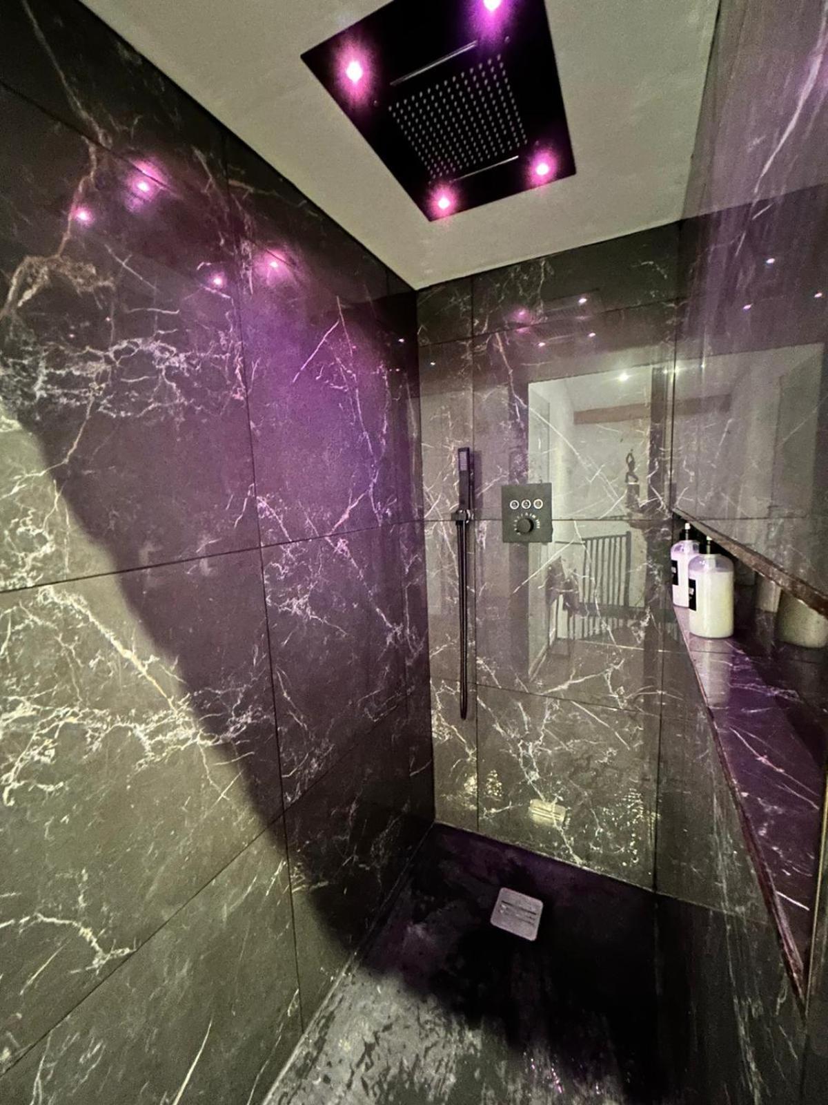 Maison Suspendue Avec Jacuzzi Privatif ポン・アン・ロワイヤン エクステリア 写真